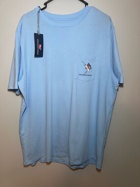 Vineyard Vines Men’s Sky Blue Pocket Tee with Marlin